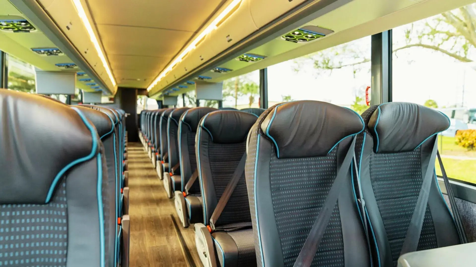 van-hool-cx45e-electric-motorcoach-passenger-seating