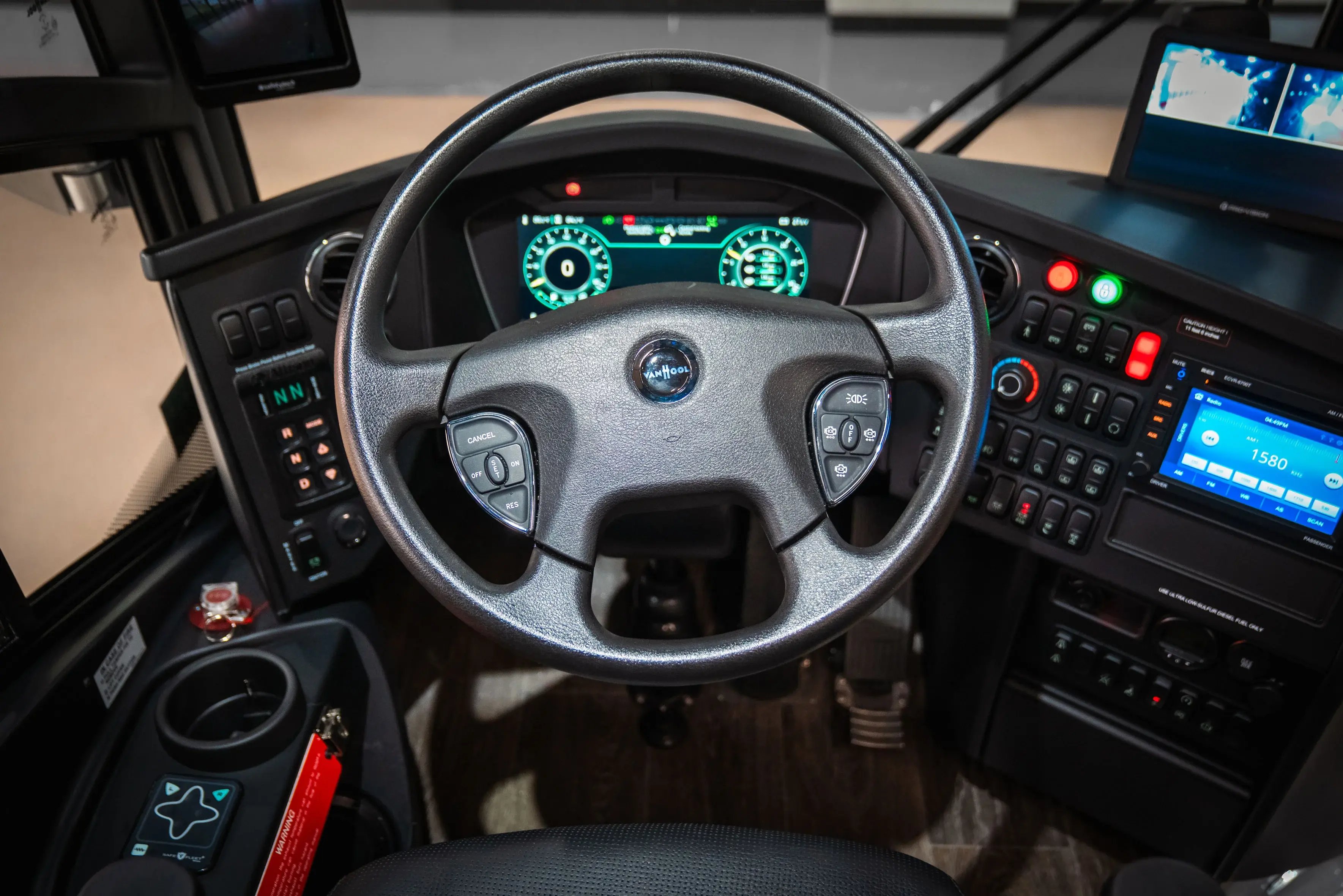 vehicles-van-hool-cx45-smart-wheel-close-up